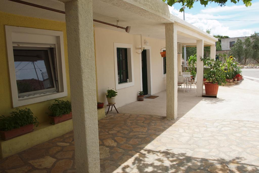 Apartments Viktorija Starigrad Paklenica Ngoại thất bức ảnh